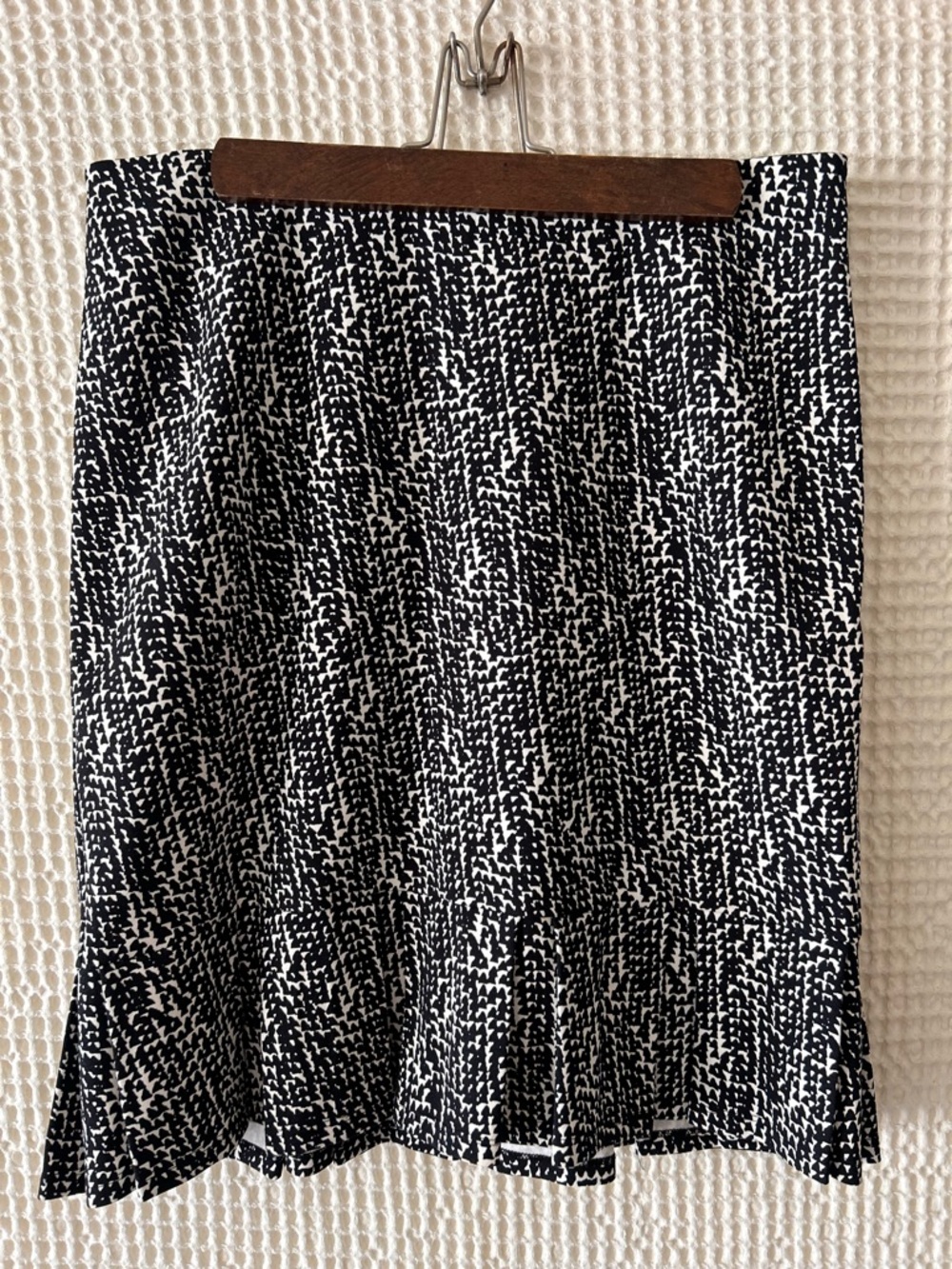 Ann Taylor Black & White Midi Skirt